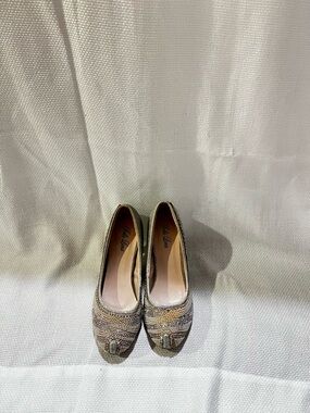 Embellished Gold Low-Heel Women's Pumps